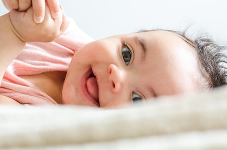 新生儿喝几段奶粉 营养涵盖需谨慎