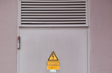 如何正确使用变电箱保障电力传输的安全？
