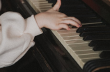 水边的阿狄丽娜钢琴曲：一个感人又关于生命的故事